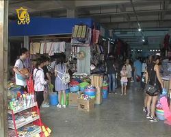 又是一年開學(xué)日 市場日用品銷售火爆