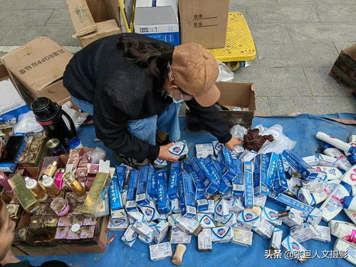 一地?cái)傎u被燒過(guò)的日用品挺火,難道是一種新的營(yíng)銷方式 值得佩服